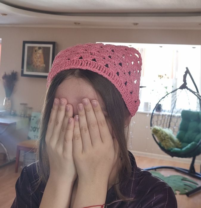 Береты и косынки.