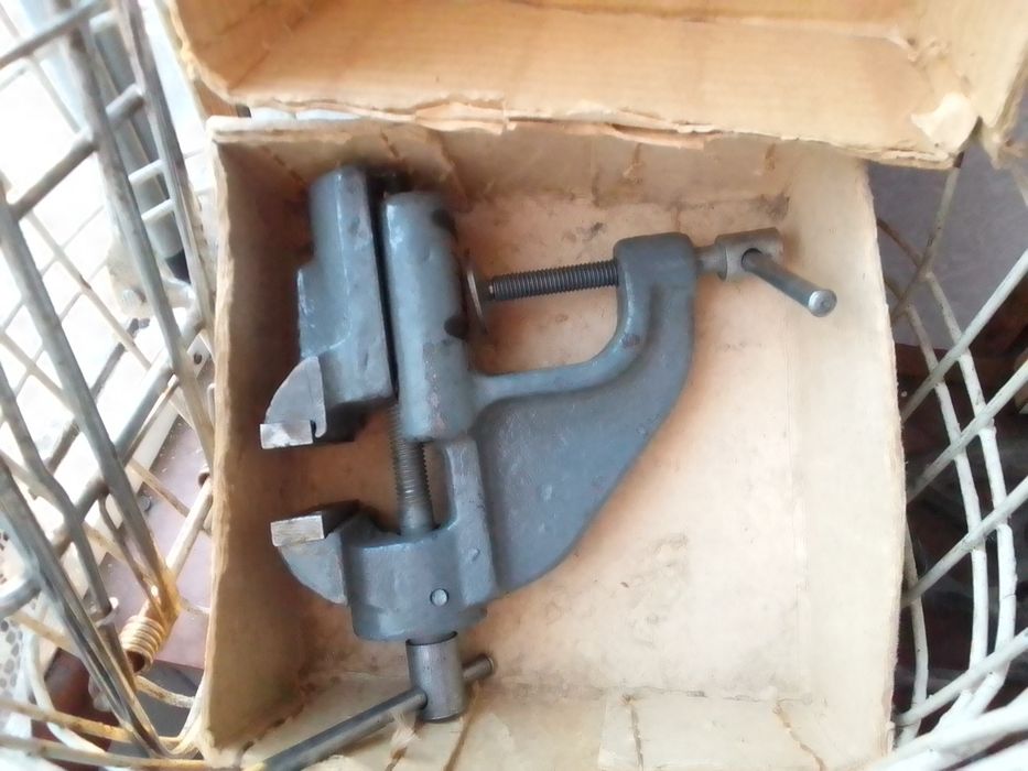 Тисы слесарные советского производства