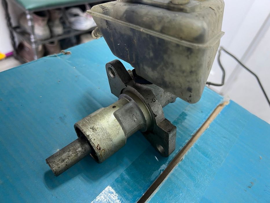 Главный тормозной цилиндр