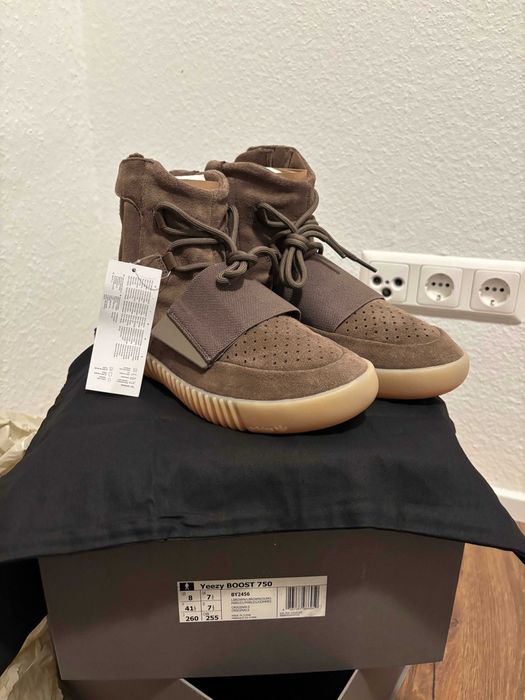 Yeezy Boost 750 BY2456 Чисто нови