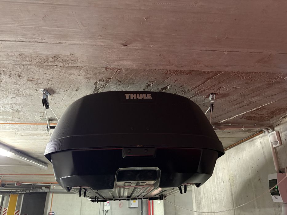 Vand portbagaj Thule XT M Black cu bare si suport garaj