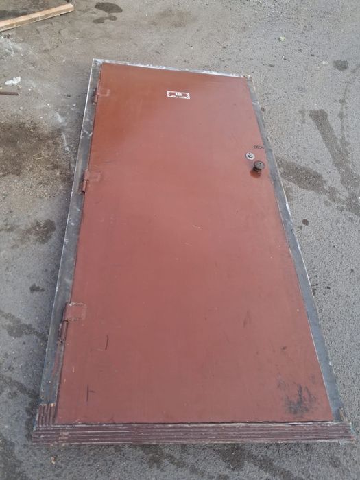 Продам железную дверь