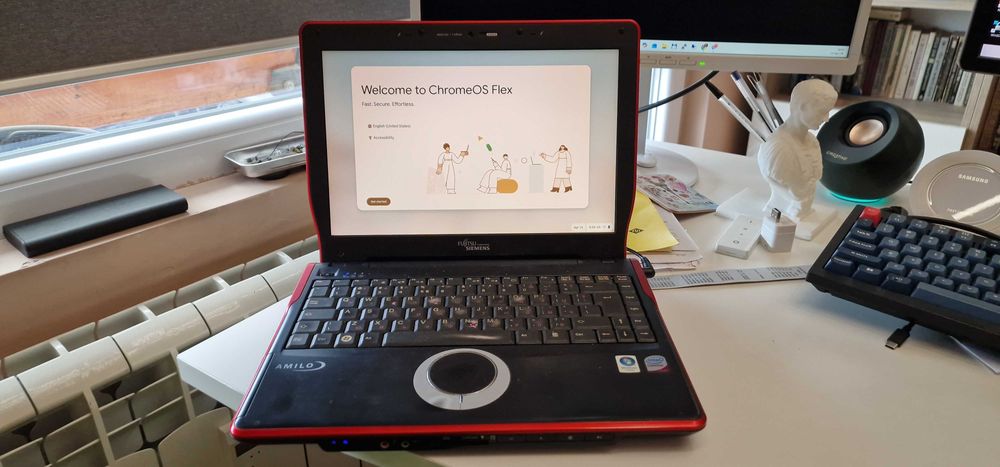 Fujitsu лаптоп - хромбук с Chrome OS Flex