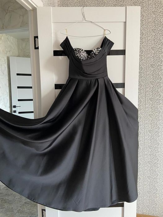 Элегантное вечернее платье