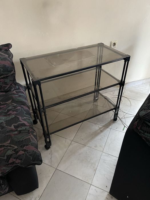 Мебели шкаф и маса