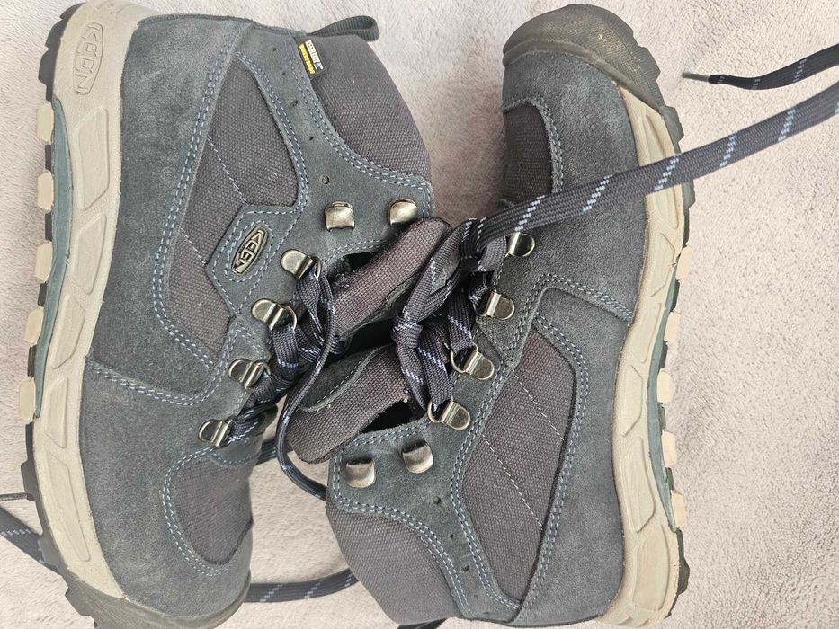 Дамски туристически обувки KEEN