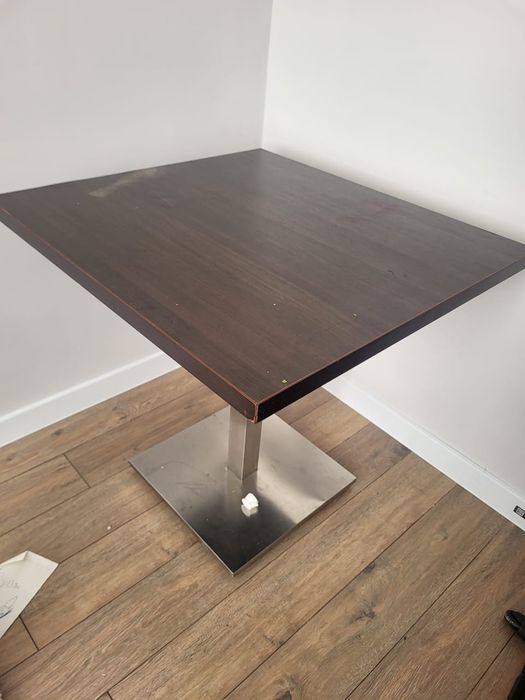 Журнальный стол и два кресла