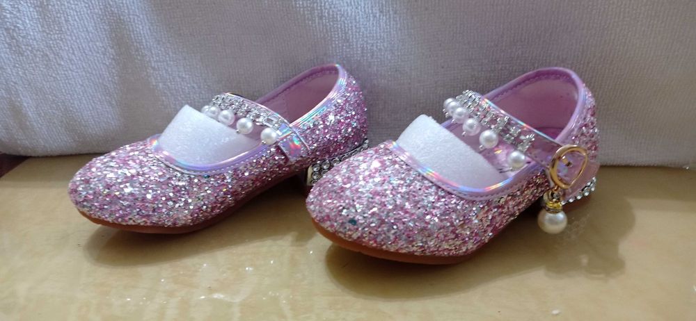 Детские нарядные туфельки