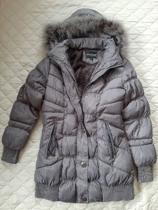Топло сиво зимно яке.