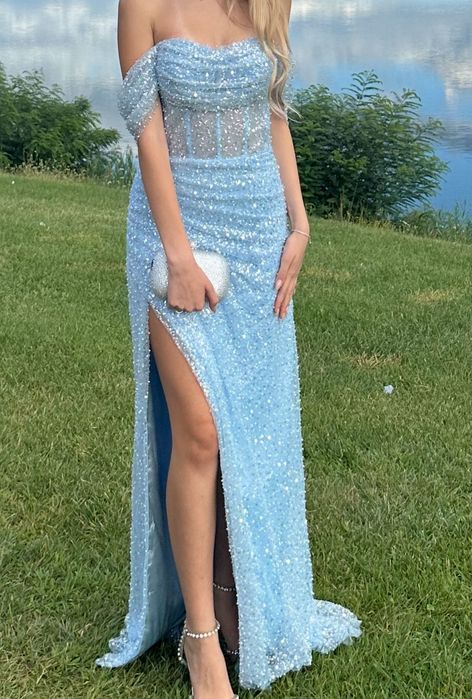 Официална рокля с цепка