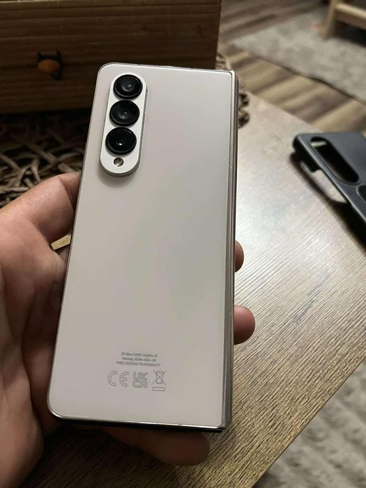 Samsung Galaxy Z Fold 4