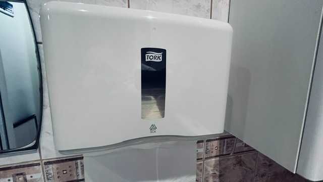 TORK - стенна сапунерка, салфетник за ръце, салфетник за тоалетна хартия