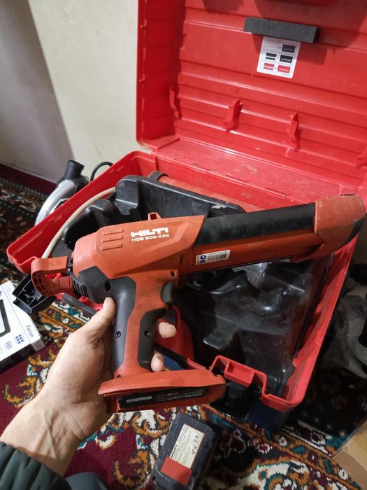 Продаю аккумуляторный дозатор Hilti .