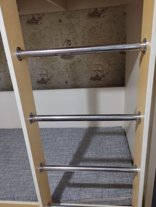 Продам двухярусную кровать.