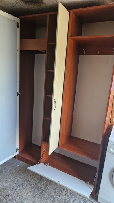 Продам прихожую, шкаф и вешалка