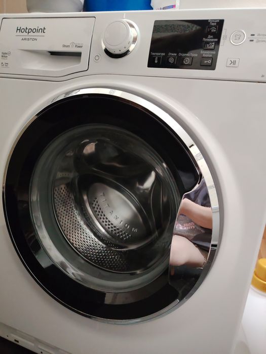 Продам стиралный машина Аристон на запчас нужен ремонт машинка новая