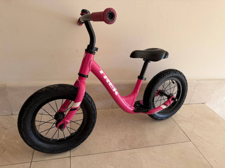 Беговел Trek (розовый)