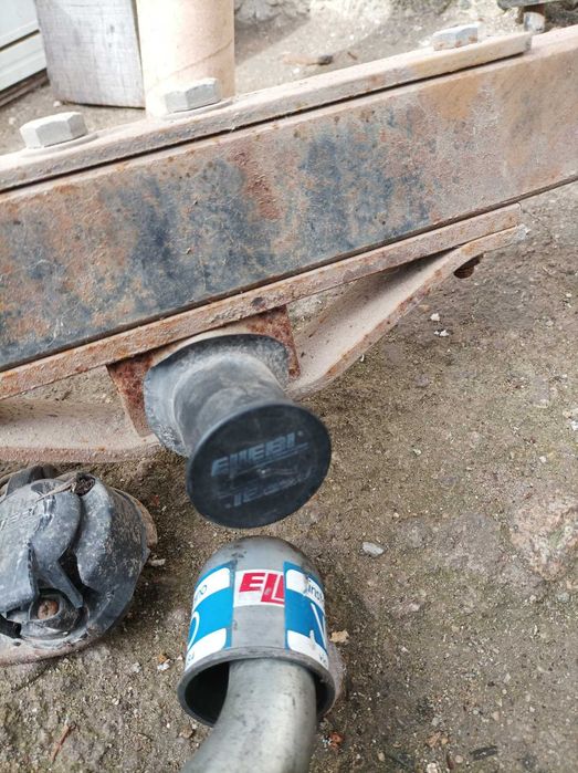 Теглич Ауди 80 .