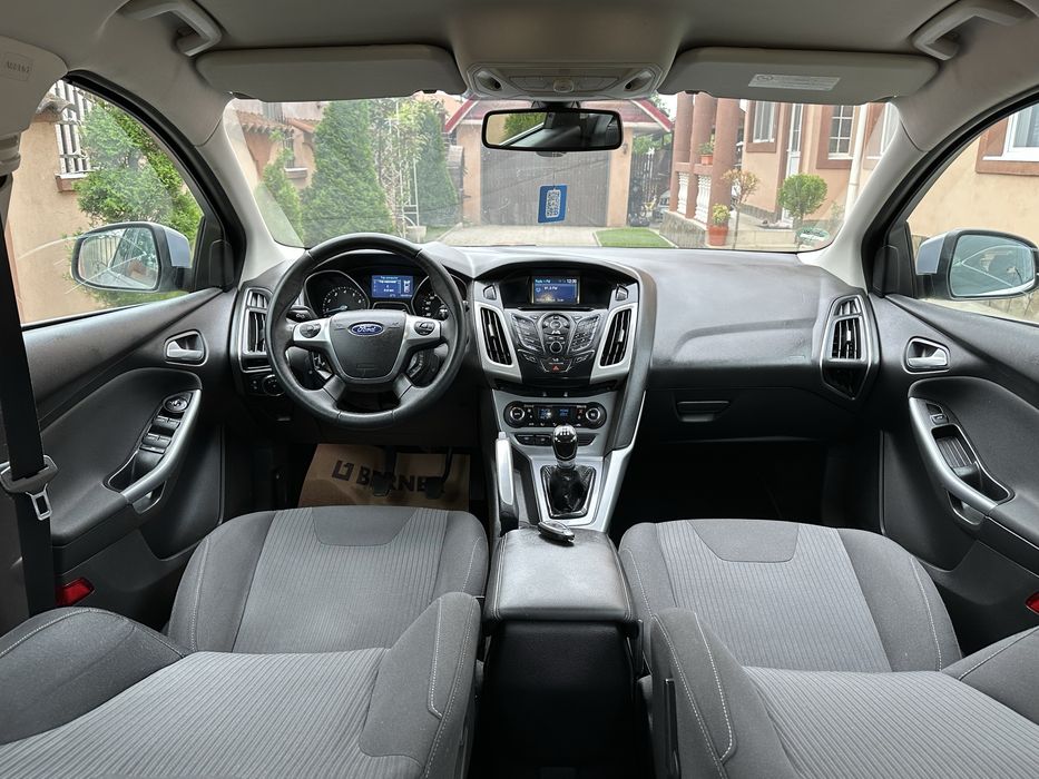 FORD Focus 2011 — imagine 5