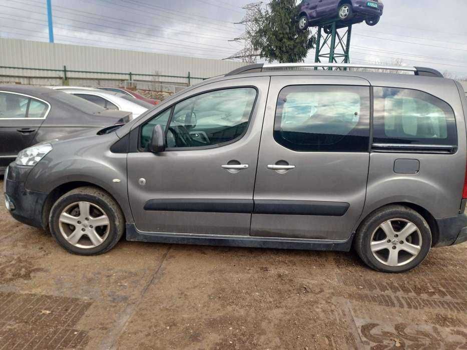 Dezmembrez Renault Laguna, Fiat Bravo, Peugeot Partner
