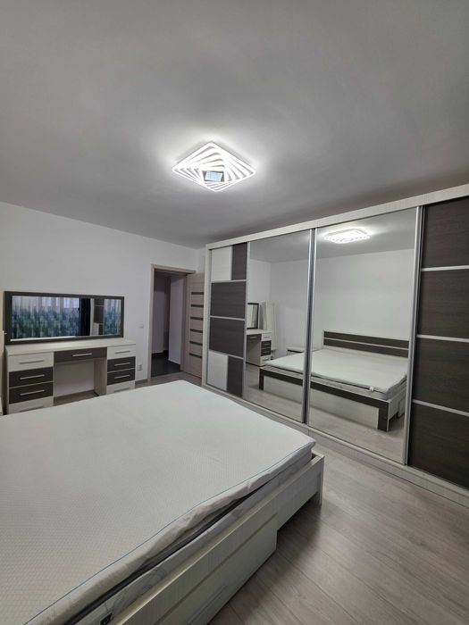 3 camere decomandat renovat complet, centrala proprie, direct proprietar, str. Uranus, bloc 2001