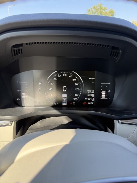 VOLVO XC60 2019 — imagine 2