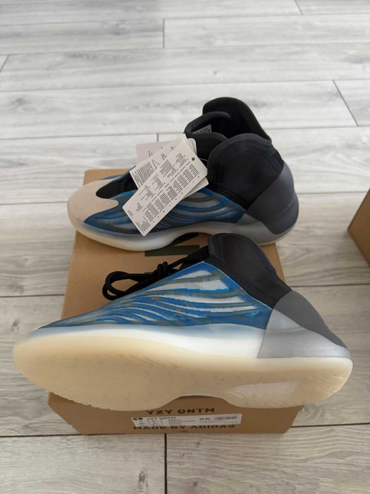 Yeezy Quantum Sneakers