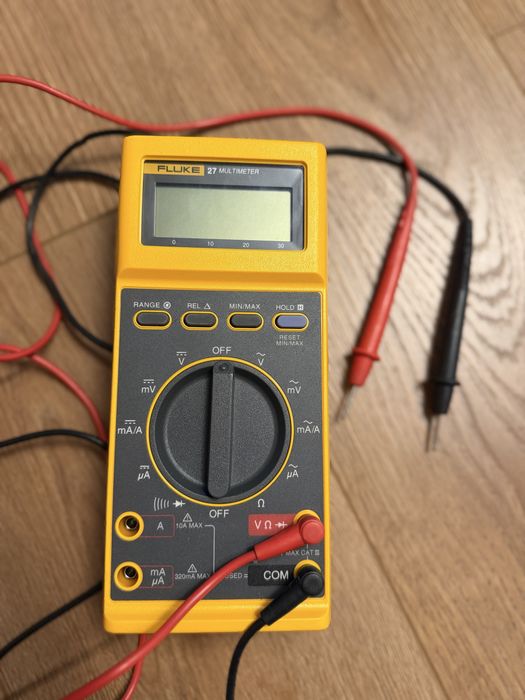 Мултицет FLUKE 27 Цифров LCD Vdc Vac Adc Aac Ohm F C Hz FLUKE