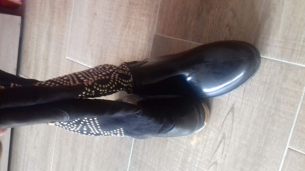 дамски ботуши с бродерия