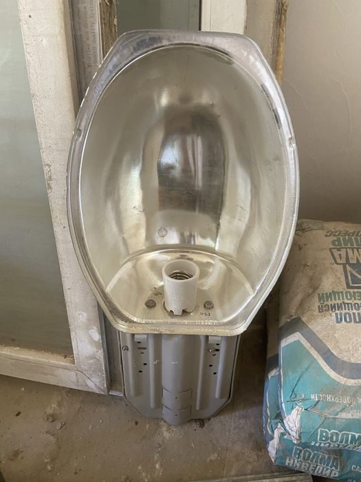 Продам светильник новый