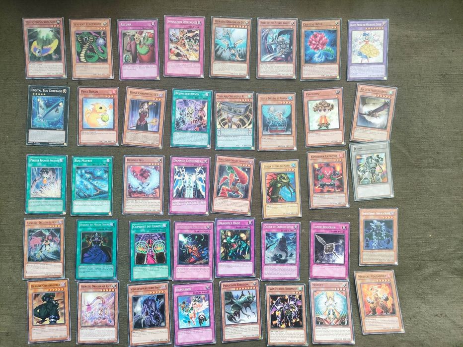 Продавам карти Yu-Gi-Oh