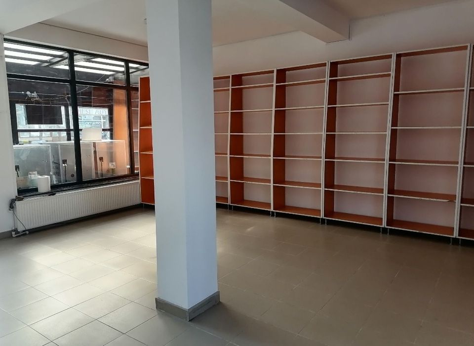 Clădire comercială de închiriat sau vânzare