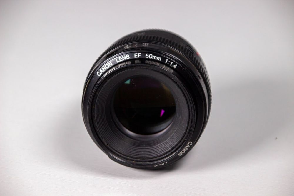 Объектив Canon 50mm 1.4