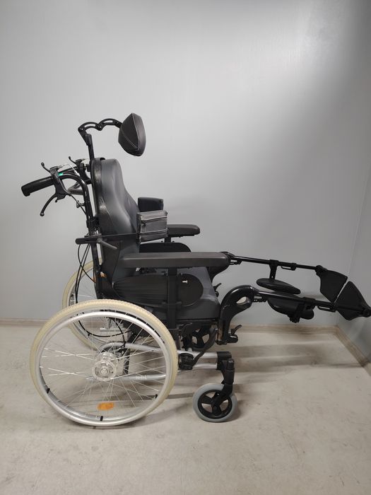 Carucior pliabil/fotoliu rulant pentru persoane cu dizabilitati.141