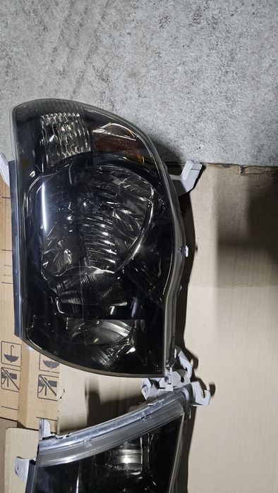 Фары на тойота такома