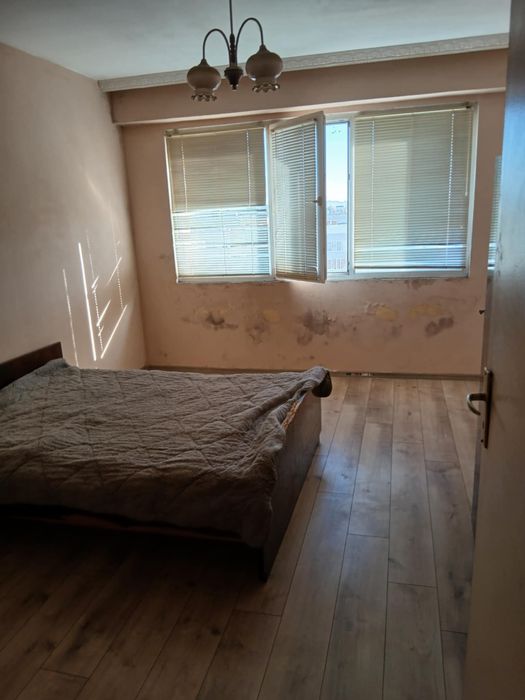 Продава се Тристаен апартамент в Нова Загора - 70 кв.м за 875 €/кв.м - Снимка #3