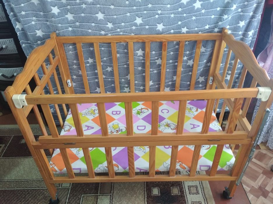 Детская кроватка