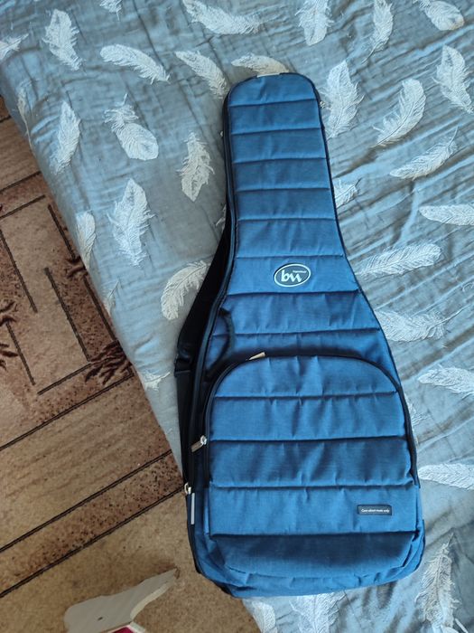 Продам чехол на электро гитару.