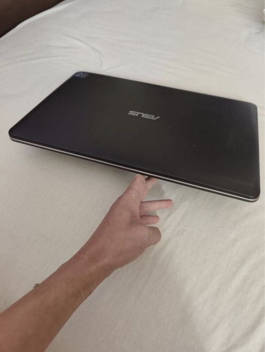 Лаптоп Asus  R540Y