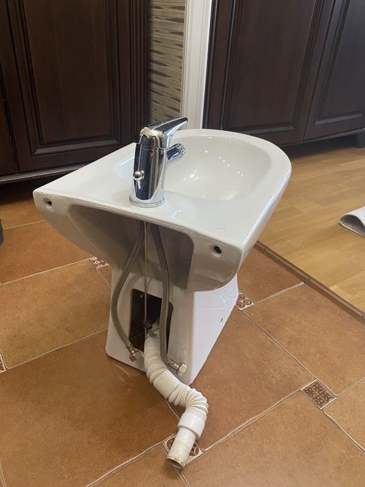 Напольное биде