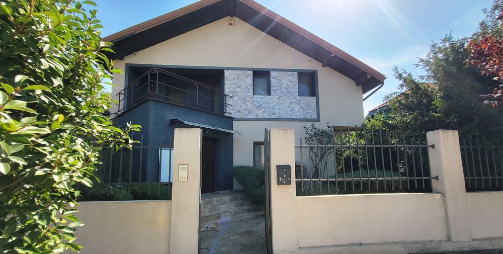 Proprietar închiriez casa Dumbravita 230mp utili