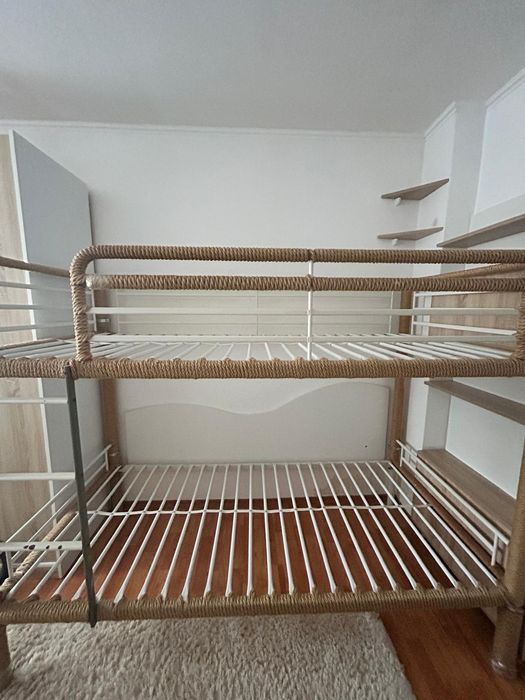 Vând pat supraetajat,