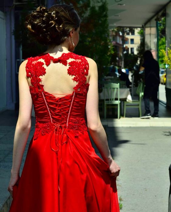 Абитуриентска рокля