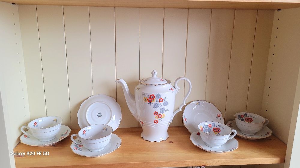 Порцеланова ръчно рисувана маска  за стена