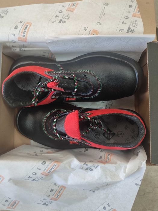 Работни обувки нови