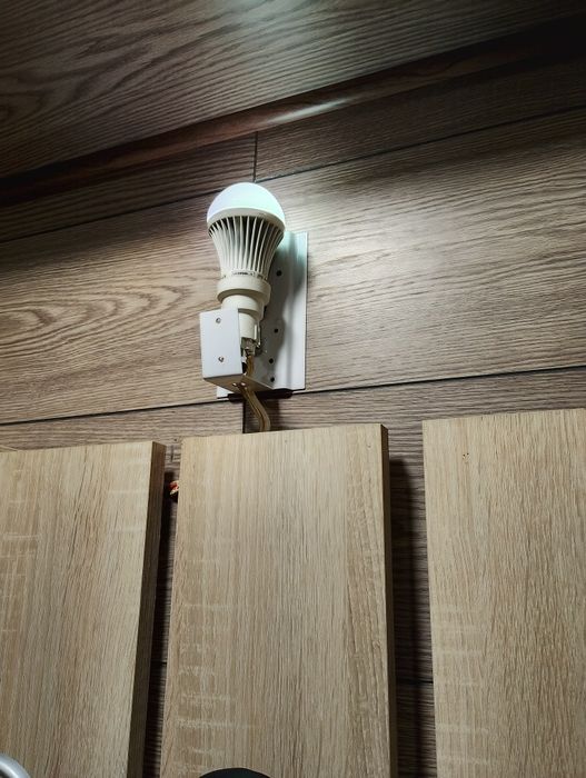 Стенен плафон с различни светлини