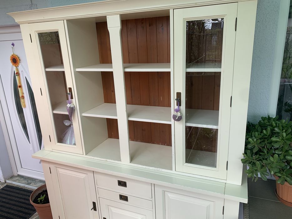 Vitrina pentru sufragerie