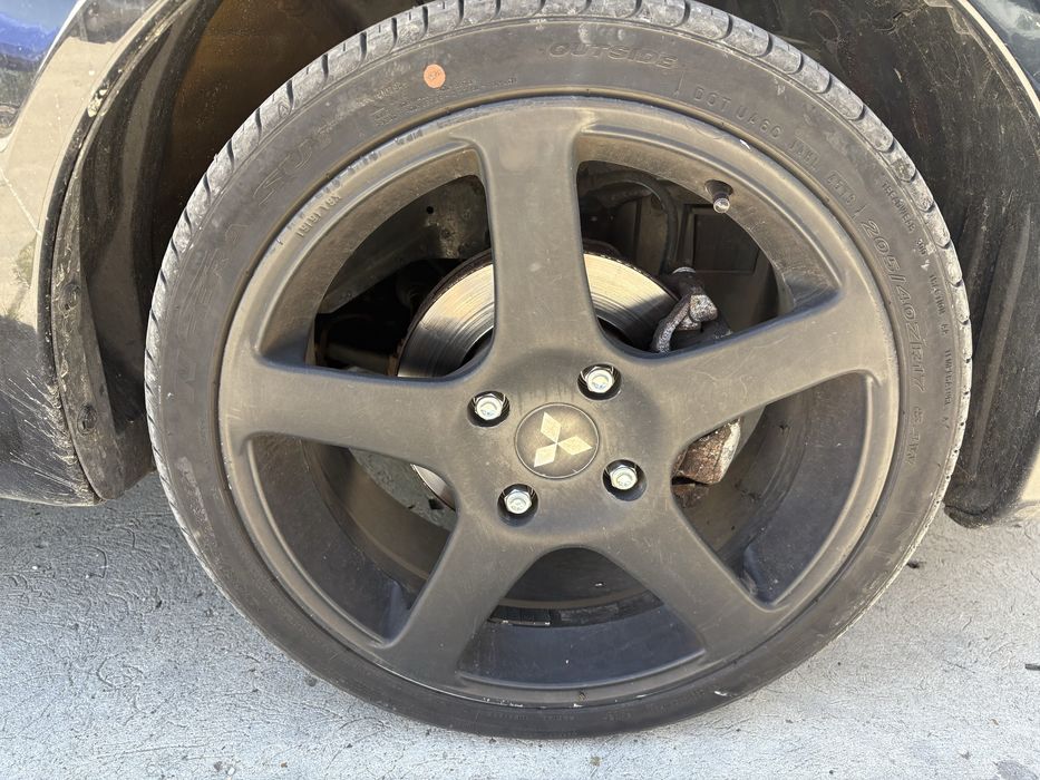 Джанти с гуми 205/40/17 4x114.3 митцубиши колт