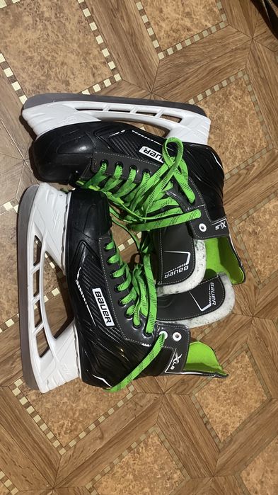 Продам коньки бауэр XLS