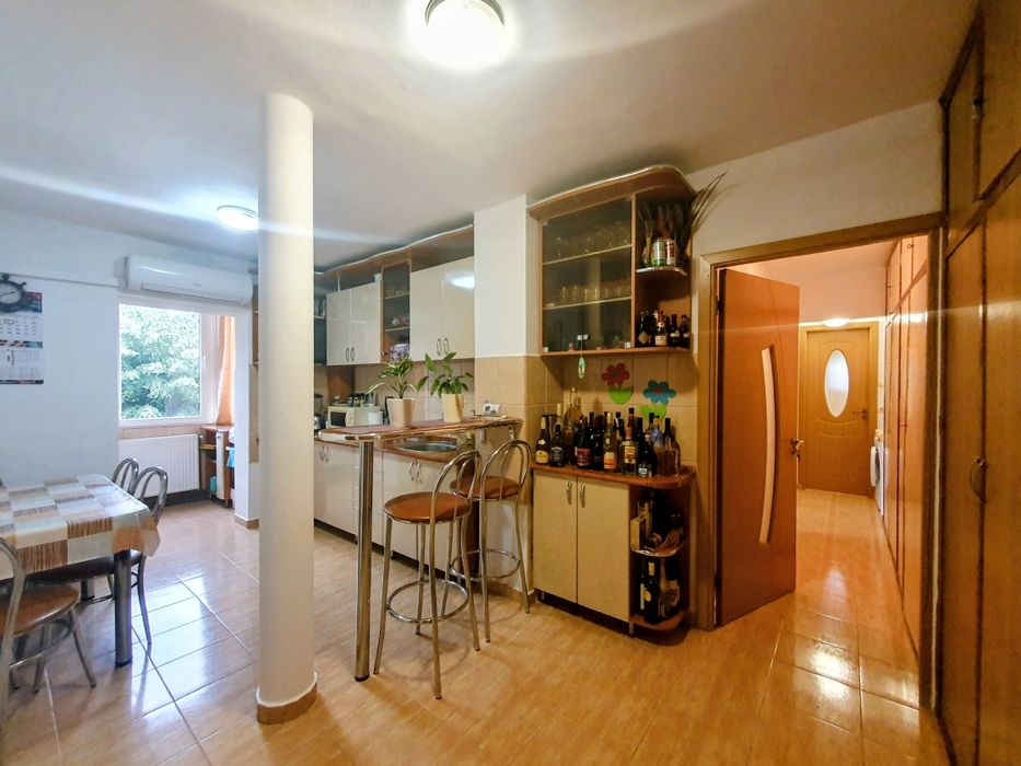 Apartament cu 3 camere în zona Alfa- Arad